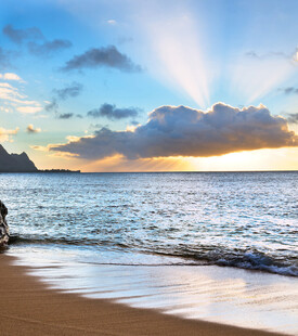 海边日落美景一人独赏