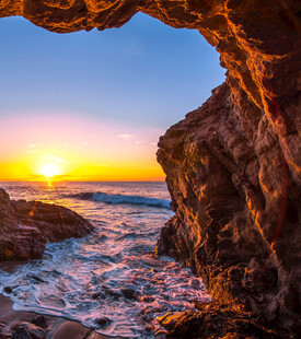 海边岩洞日落美景