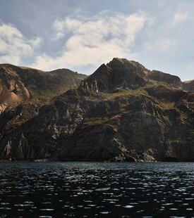 海边山峦风景