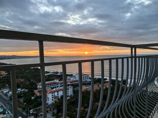 阳台赏日出城市美景