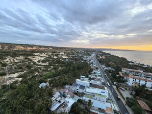 俯瞰海滨小镇美丽风光