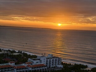 海边日出美景俯瞰视角