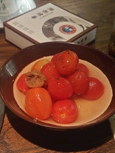 盘中新鲜红番茄