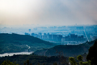 成都龙泉山俯瞰成都市