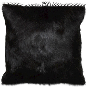 黑色毛绒抱枕