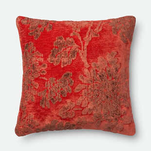 红色花纹装饰抱枕