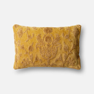 黄色花纹靠枕
