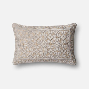 花纹装饰长形抱枕