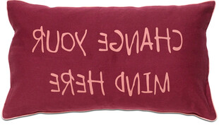 红色抱枕上的英文祝福语