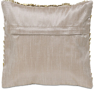 米色流苏装饰抱枕