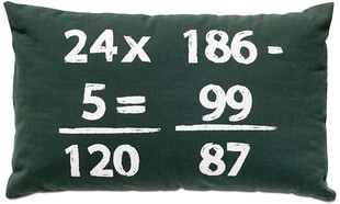 绿色枕头上的数学算式