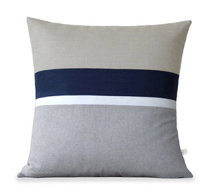 条纹装饰抱枕