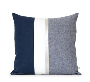 蓝灰白拼接抱枕