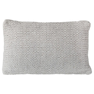 浅灰色针织长形抱枕