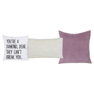 紫色抱枕与励志文字装饰