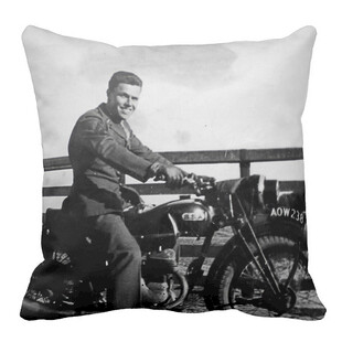 骑摩托的男士图案抱枕