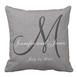 个性化字母装饰抱枕