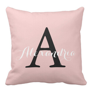 粉色字母装饰抱枕