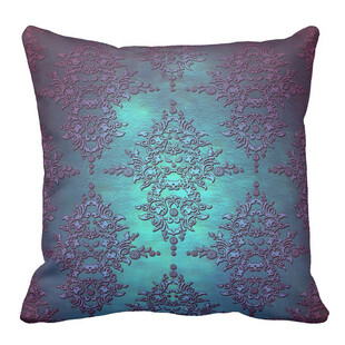 蓝紫色花纹装饰抱枕