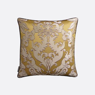金色花纹装饰抱枕