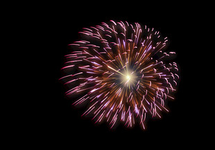 绚丽绽放的空中烟花