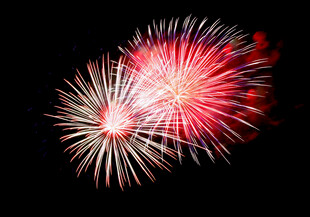 绚丽烟花绽放夜空