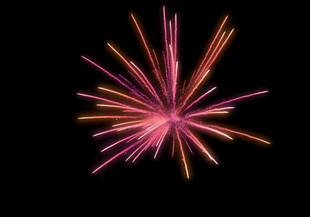 绚丽绽放的粉色烟花