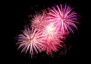 绚丽烟花绽放夜空