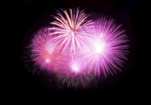 绚丽绽放的多彩烟花