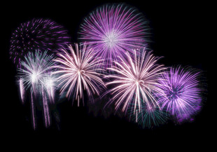 紫色绚烂烟花绽放瞬间