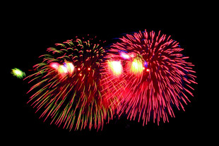 绚丽烟花绽放夜空