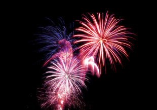 绚丽烟花绽放夜空