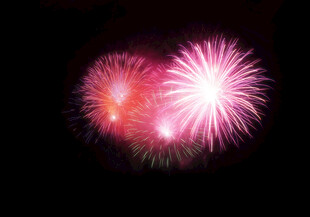 绚丽烟花绽放夜空