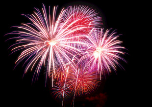 绚丽烟花绽放夜空