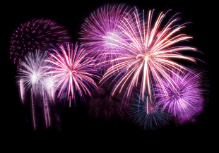 绚丽紫色烟花绽放夜空