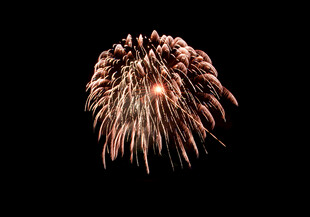 绚丽烟花在空中绽放