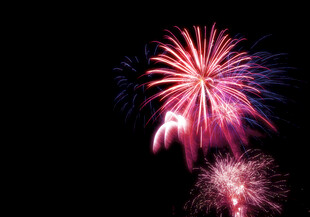 绚丽烟花绽放夜空