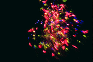 绚丽多彩的飞散发光粒子