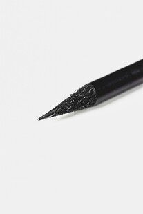 黑色尖头钢笔特写