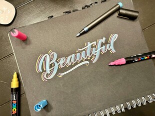 美丽字样与多彩文具