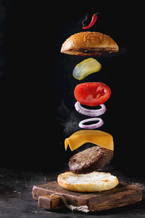 悬浮的美味汉堡食材组合