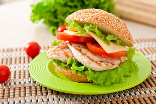 美味鸡肉三明治摆盘展示