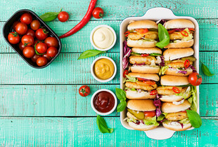 美味多样的三明治拼盘