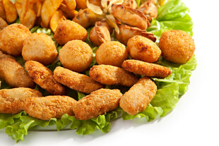 美味炸鸡块配薯条