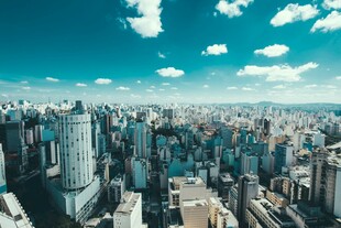 俯瞰繁华都市天际线