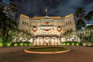 夜晚宏伟的古典建筑景观
