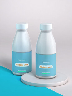 两瓶蓝白饮品展示图