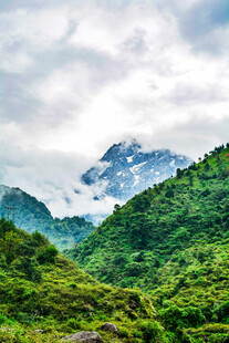 青山覆雪美景