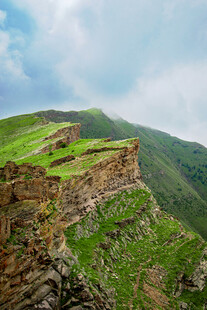 壮丽高山悬崖风景