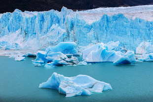 壮观冰川与漂浮冰块